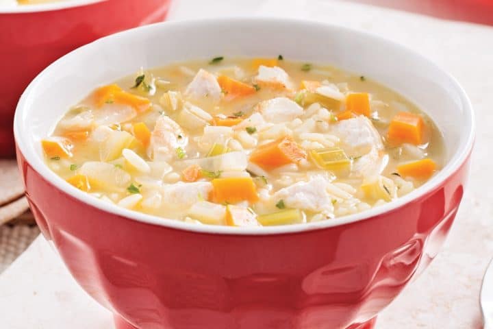 Soupe au poulet, légumes et orzo