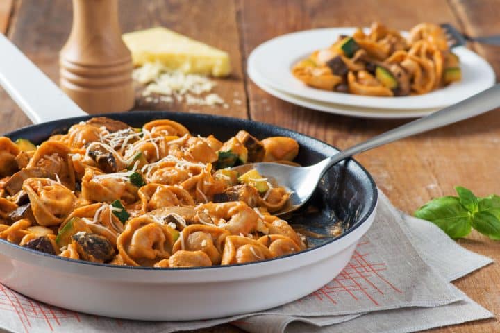 Tortellini farcis à la viande et aux fromages, sauce rosée gratiné