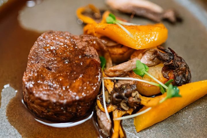 Tournedos de veau grillés, sauce marchand de vin