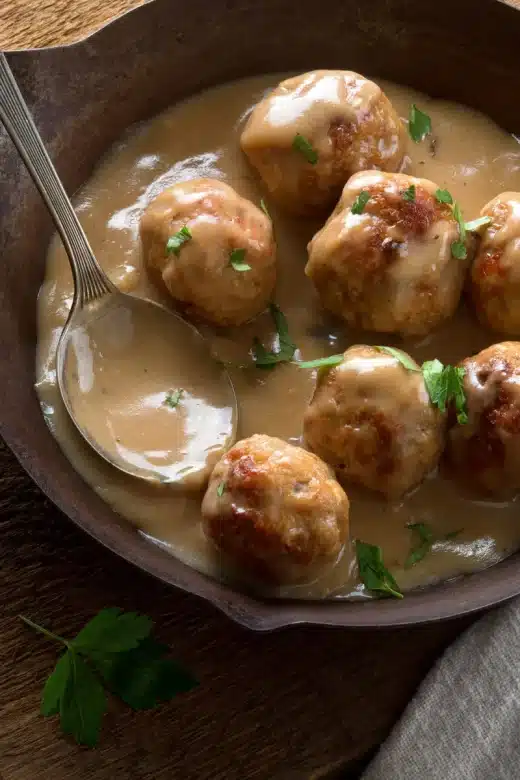 Ragoût de boulettes et pattes de cochon