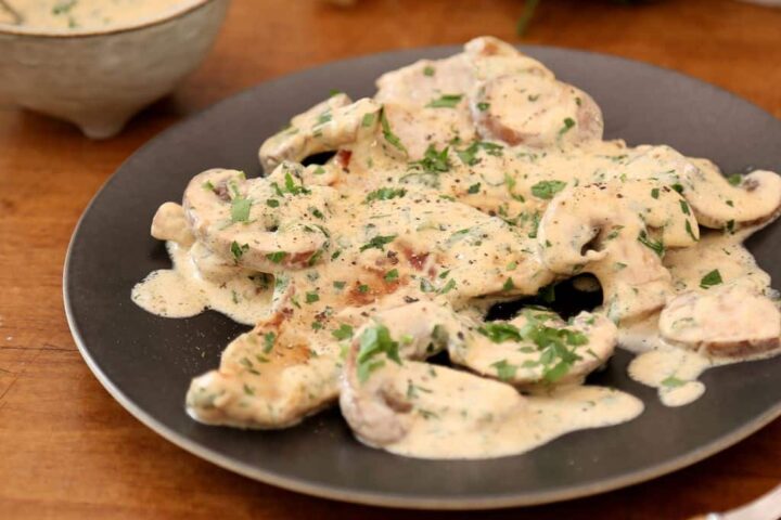 Émincé de veau à la crème et poivre vert