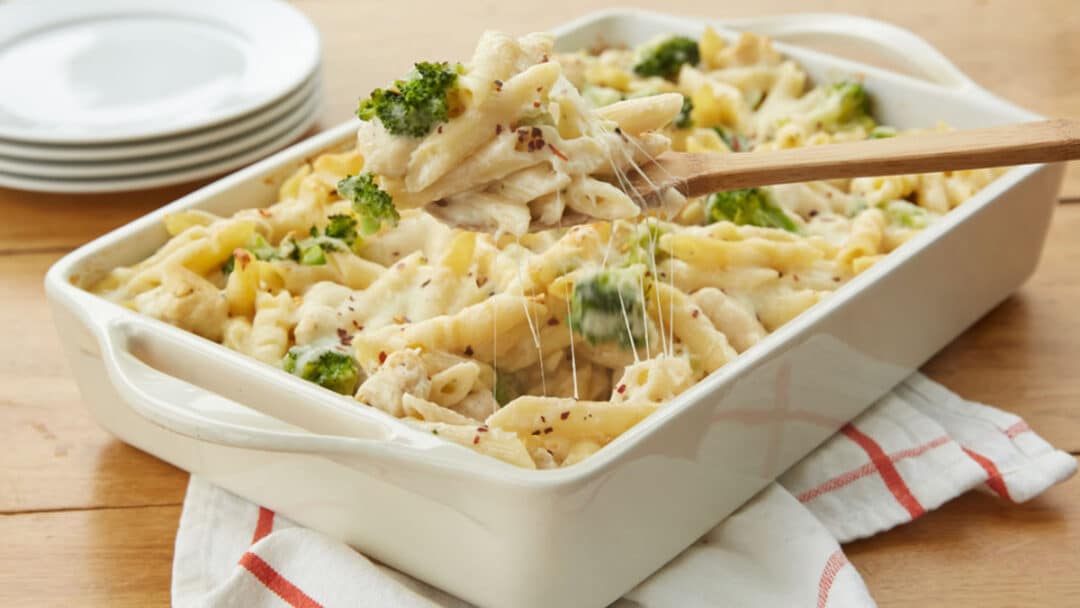 Penne au poulet alfredo gratiné