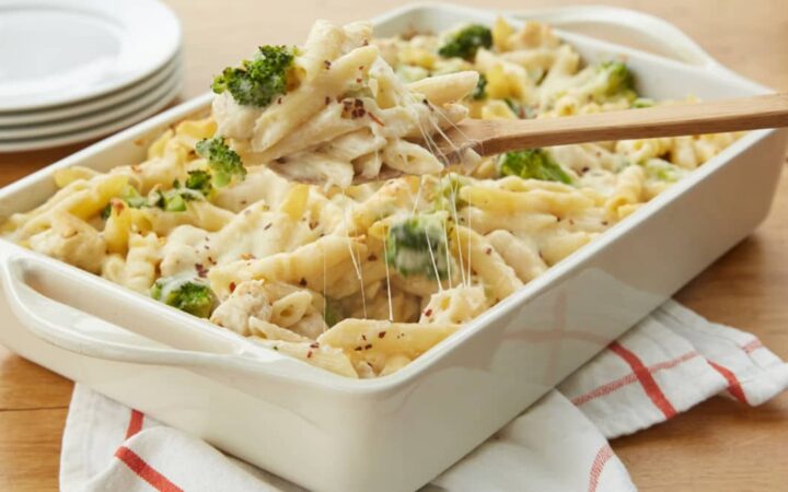 Penne au poulet alfredo gratiné