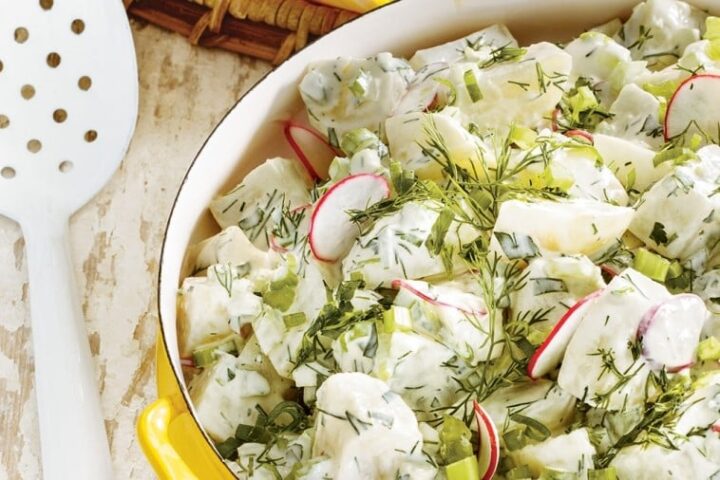Salade de pomme de terre crème sûre à l'aneth