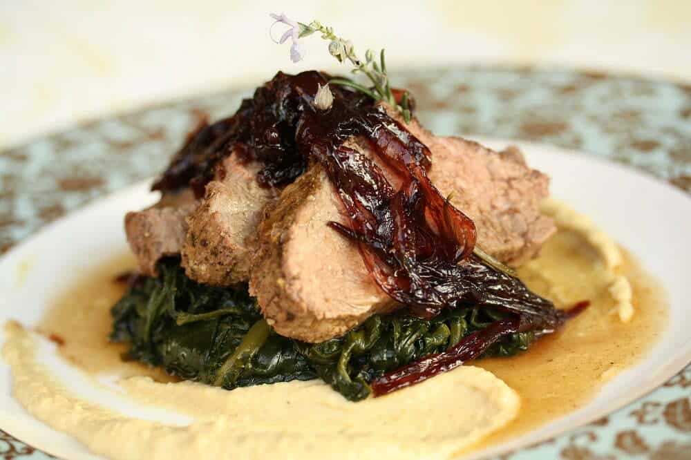 Aiguillette de mignon de porc et son confit d'oignons au balsamique